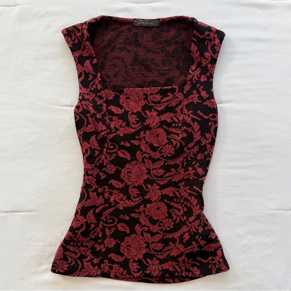 Suzy Shier Black and Red Floral Square-Neck Knit Tank